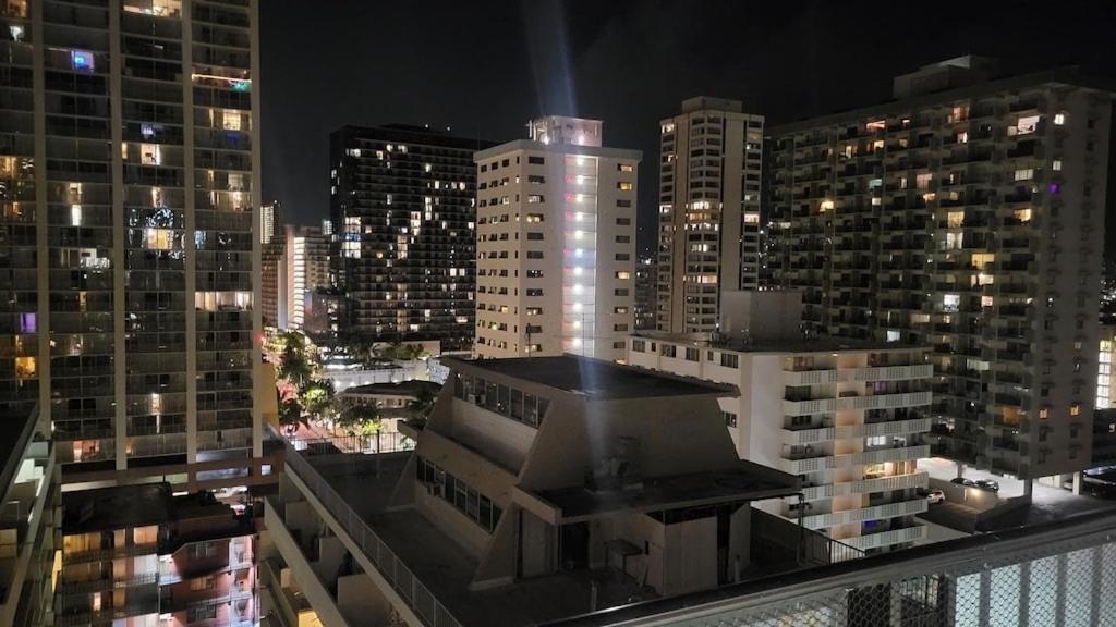 Waikiki Condo 2 Bedrooms 2 Bathrooms With 1 Free Parking Space Honolulu Zewnętrze zdjęcie