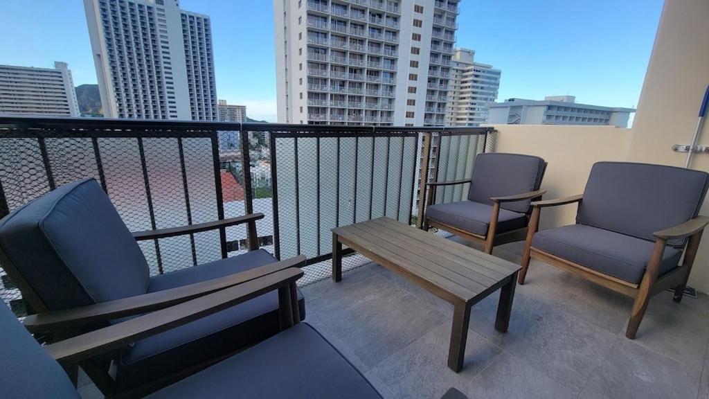 Waikiki Condo 2 Bedrooms 2 Bathrooms With 1 Free Parking Space Honolulu Zewnętrze zdjęcie