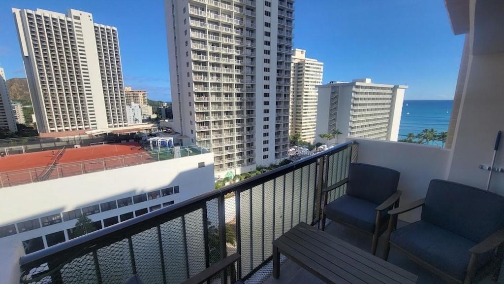 Waikiki Condo 2 Bedrooms 2 Bathrooms With 1 Free Parking Space Honolulu Zewnętrze zdjęcie