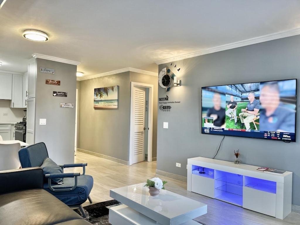 Waikiki Condo 2 Bedrooms 2 Bathrooms With 1 Free Parking Space Honolulu Zewnętrze zdjęcie
