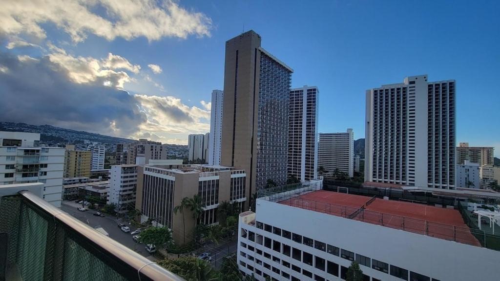 Waikiki Condo 2 Bedrooms 2 Bathrooms With 1 Free Parking Space Honolulu Zewnętrze zdjęcie